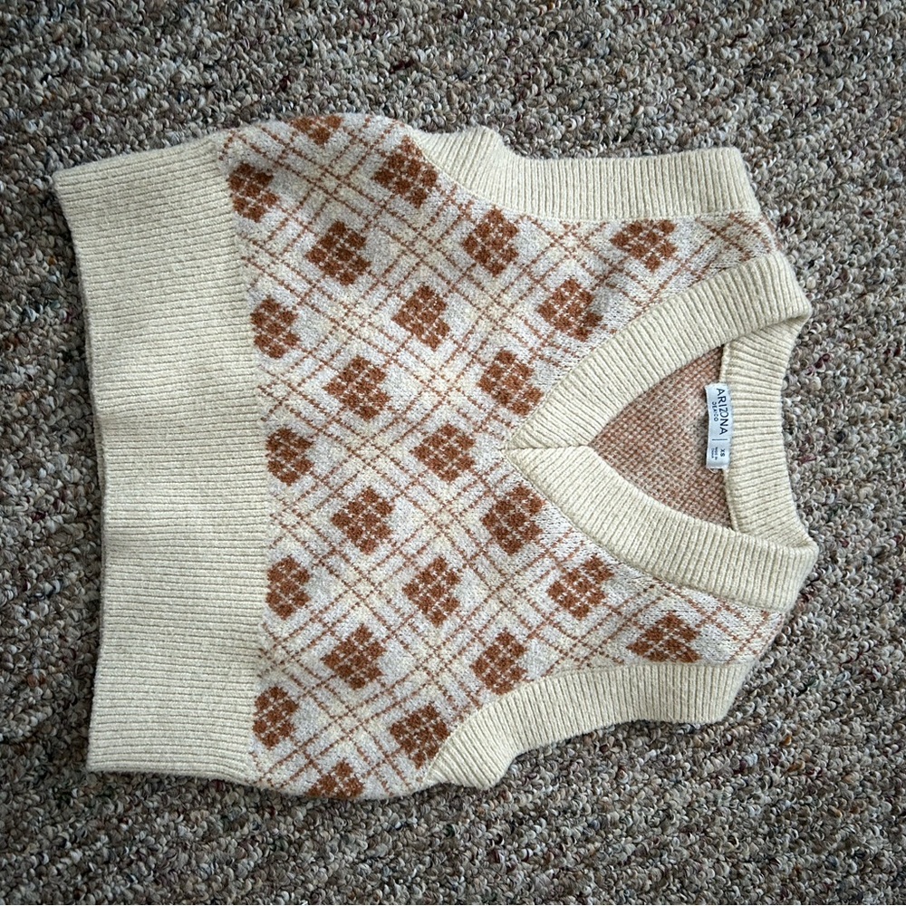 Arizona Jean Company Cream and Brown V-Neck Sweater Vest